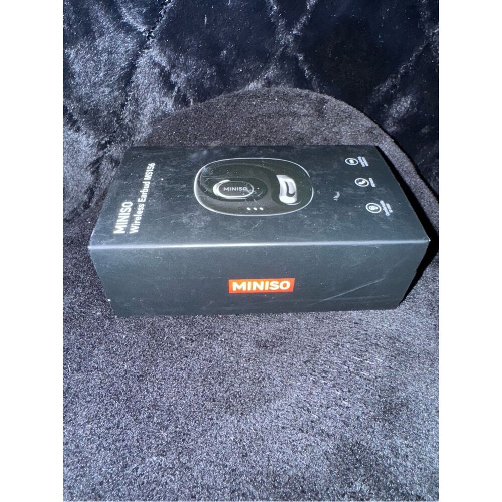 MINISO Wireless Earbud in black